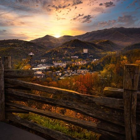 Three Bears Den, Hot Tub, Pool Table, Pool Access, 1089 Free Tickets Each Paid Day, Dollywood Inclu Villa Gatlinburg Exterior photo
