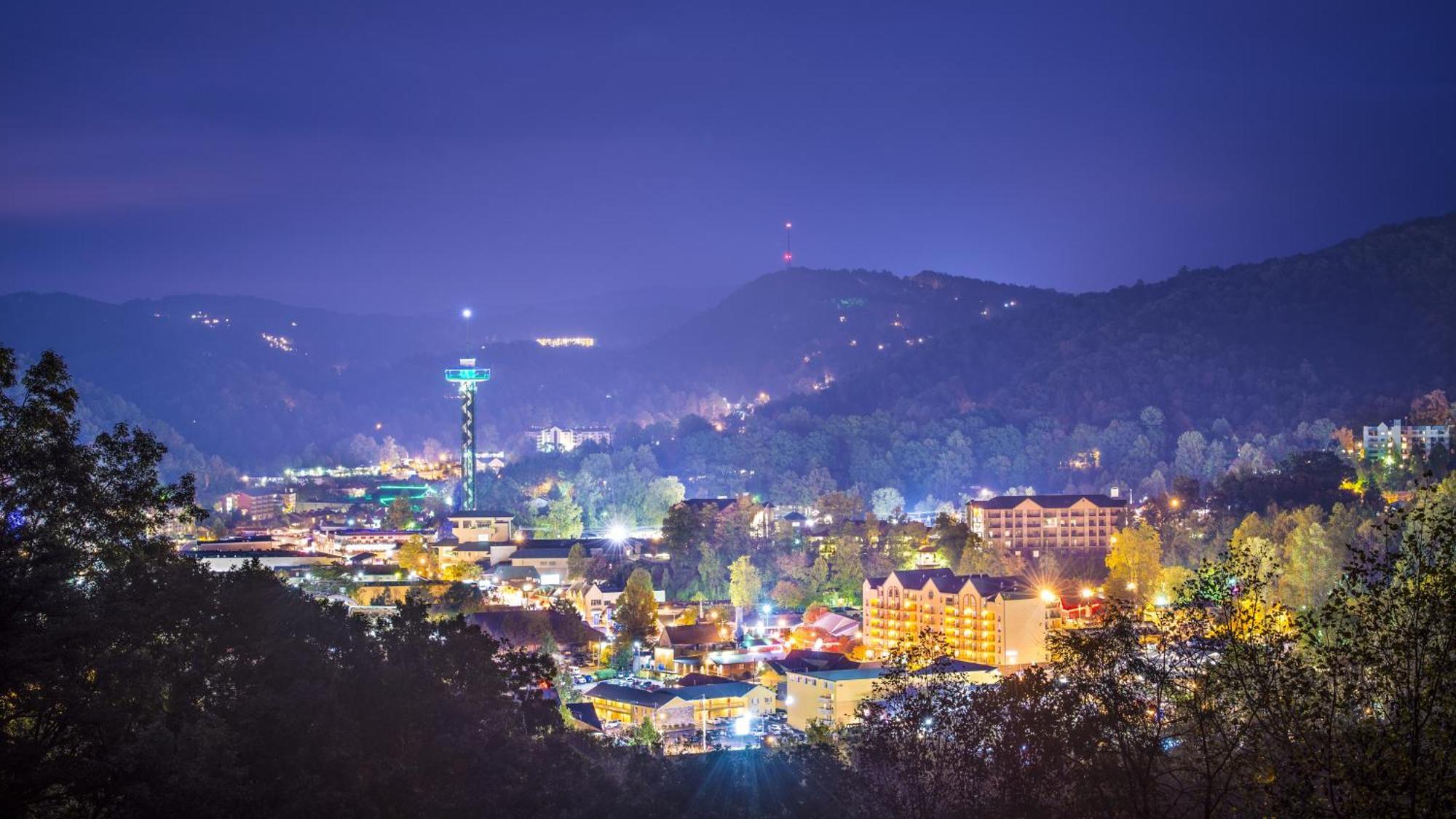 Three Bears Den, Hot Tub, Pool Table, Pool Access, 1089 Free Tickets Each Paid Day, Dollywood Inclu Villa Gatlinburg Exterior photo